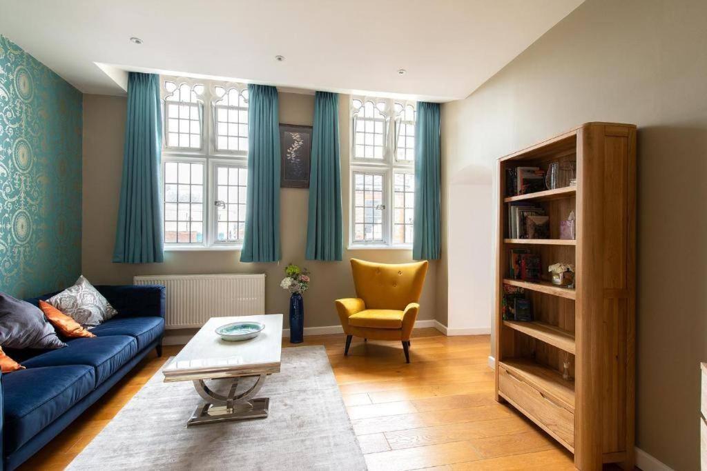 The Most Central Apartment In Canterbury Stunning Interiors, Fully Equipped, City Views And Free Wifi! Exterior photo
