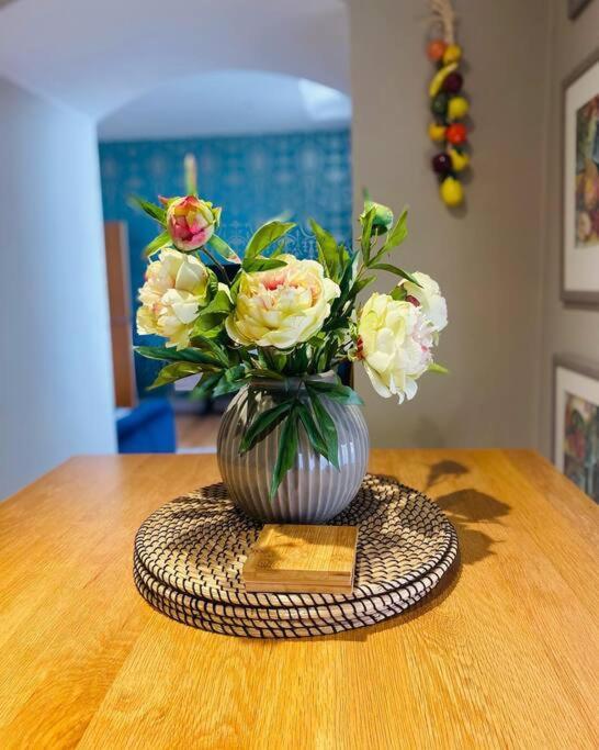 The Most Central Apartment In Canterbury Stunning Interiors, Fully Equipped, City Views And Free Wifi! Exterior photo