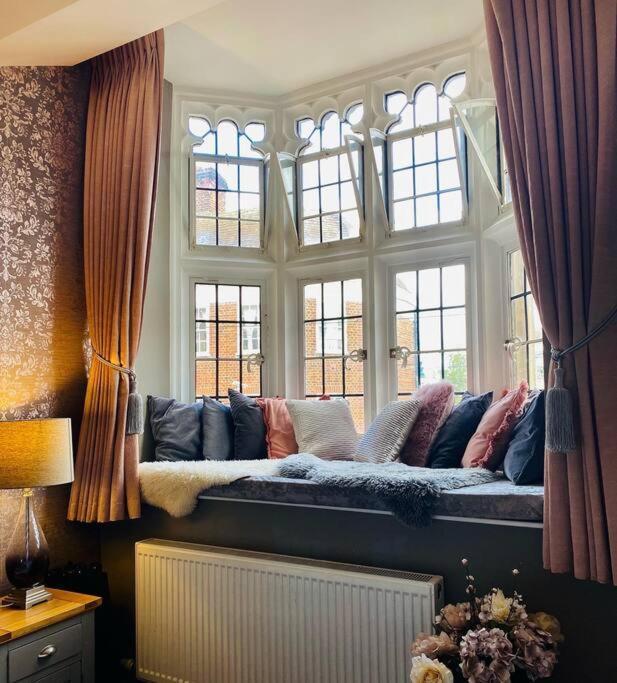 The Most Central Apartment In Canterbury Stunning Interiors, Fully Equipped, City Views And Free Wifi! Exterior photo