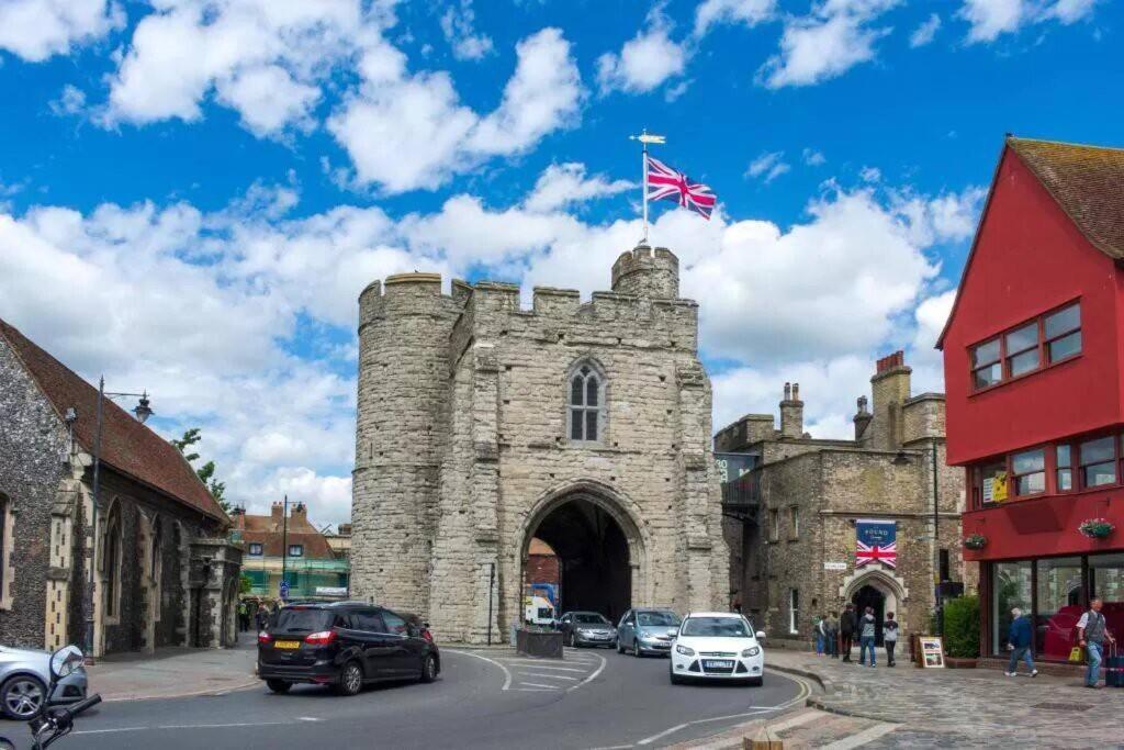 The Most Central Apartment In Canterbury Stunning Interiors, Fully Equipped, City Views And Free Wifi! Exterior photo